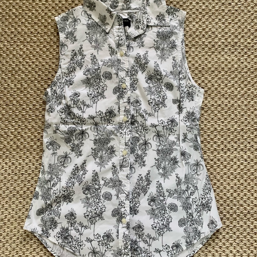 Banana Republic Sleeveless Floral Button Front Shirt Size 2
